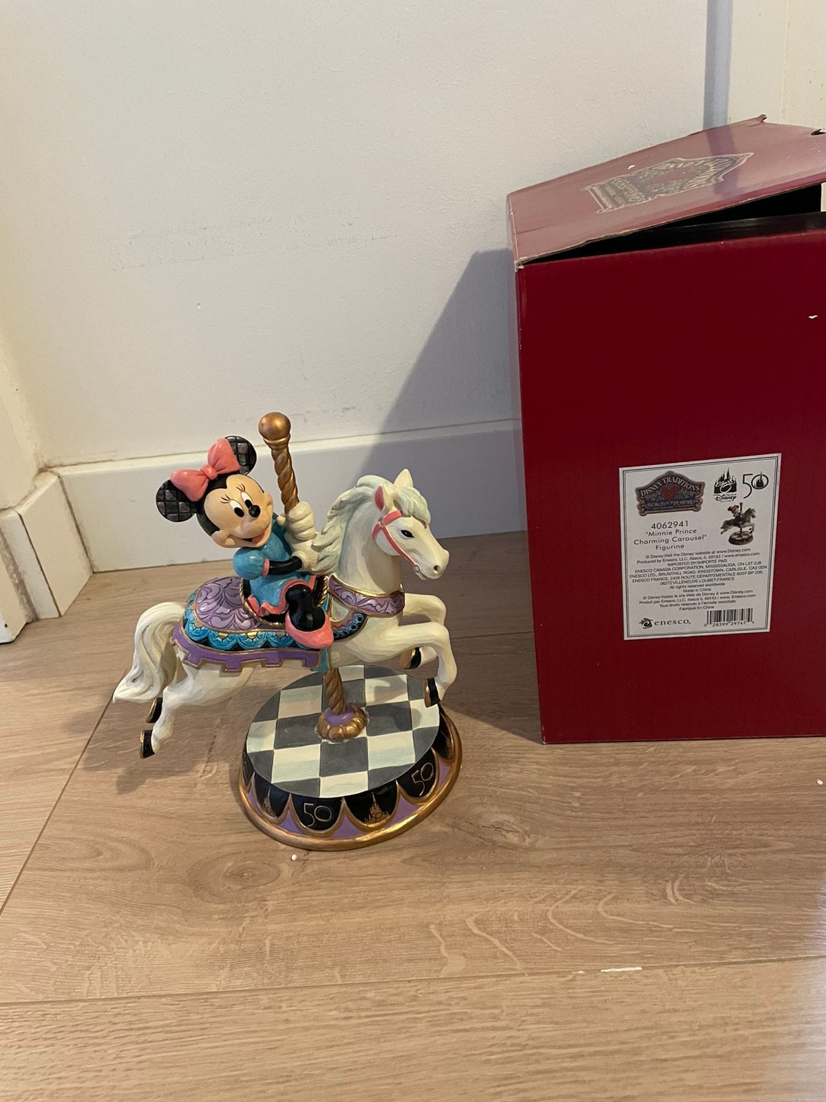 Disney Traditions Jim Shore Minnie Mouse op Carrousel, Verzamelen, Ophalen of Verzenden, Mickey Mouse, Zo goed als nieuw, Beeldje of Figuurtje