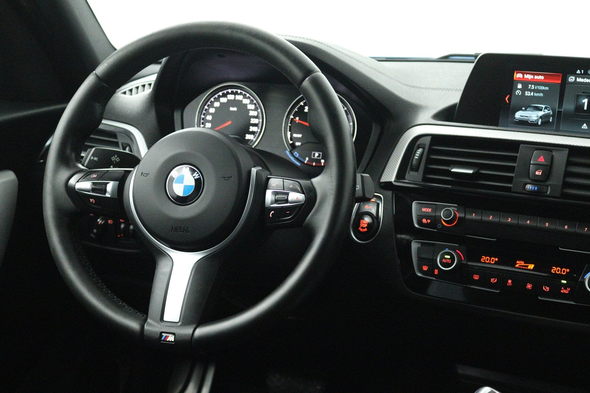 BMW 1-serie 118i Edition M Sport Shadow Executive (TREKHAAK,, Auto's, Gebruikt, Blauw, Bedrijf, 650 kg
