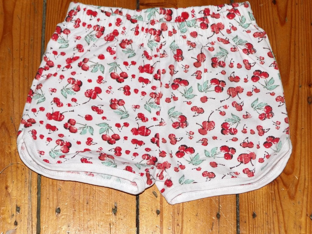 leuke Name It short broekje kersjes maat 86, Kinderen en Baby's, Babykleding | Maat 86, Broekje, Meisje, Ophalen of Verzenden