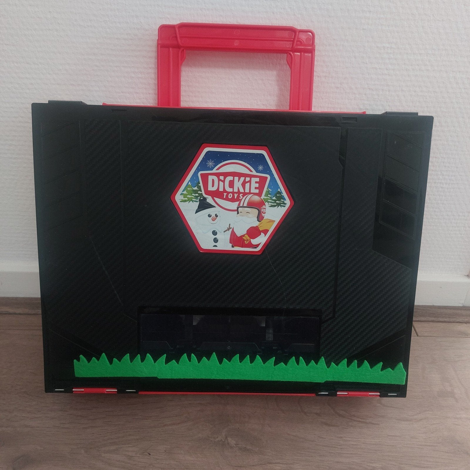 Dickie opbergbox/koffer voor 20 autootjes.
10 euro vaste pri, Ophalen of Verzenden, Gebruikt