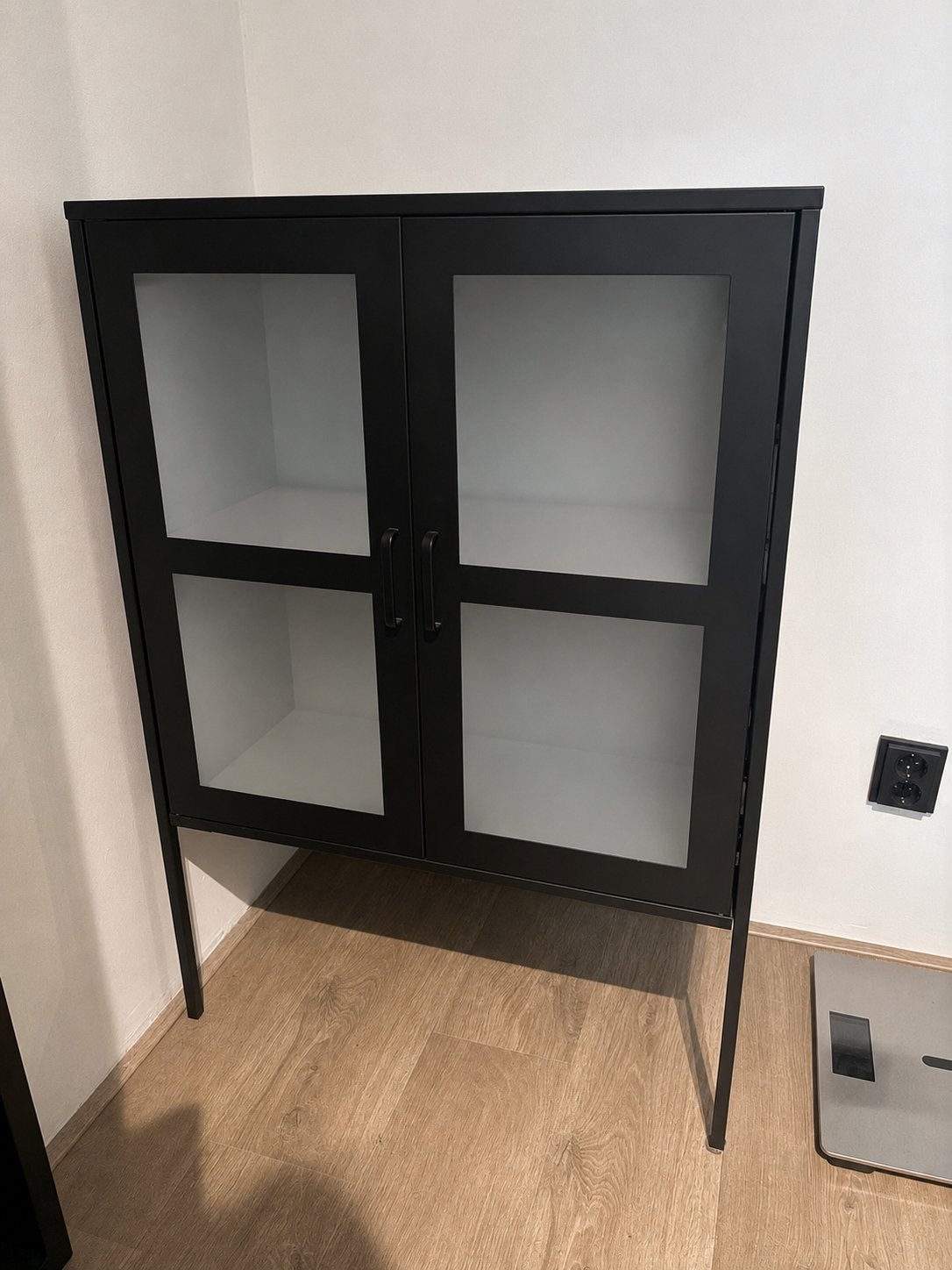 Mat zwart kastje met melkglas en 2 planken, Ophalen, Gebruikt, 50 tot 100 cm, Glas