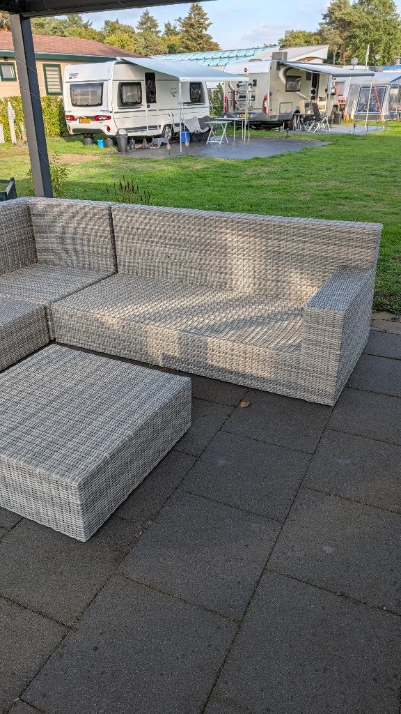 Foto 3 van Loungebank  met stoel en kussens.