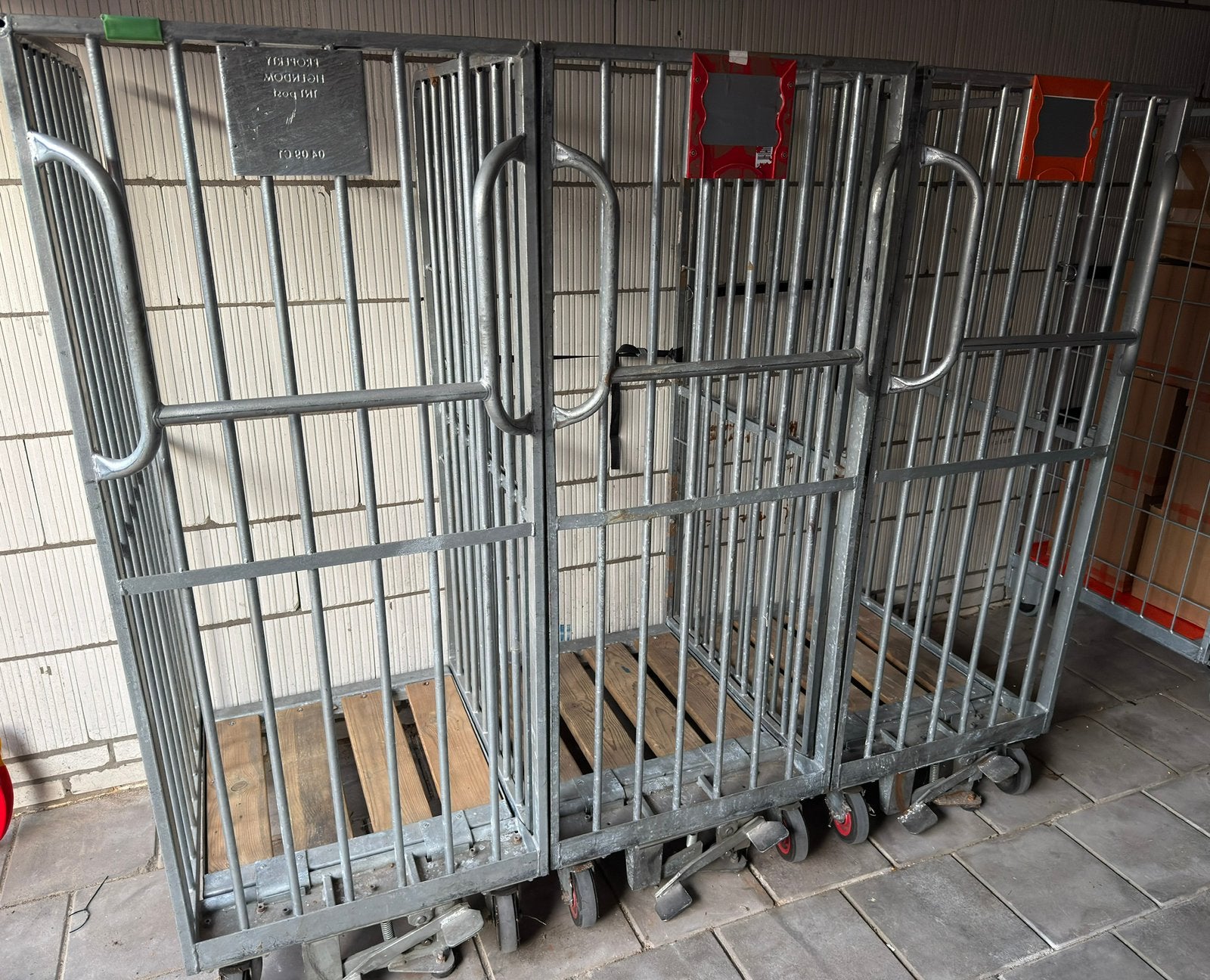 3 rolcontainers, Ophalen, Onbekend, Onbekend, Onbekend