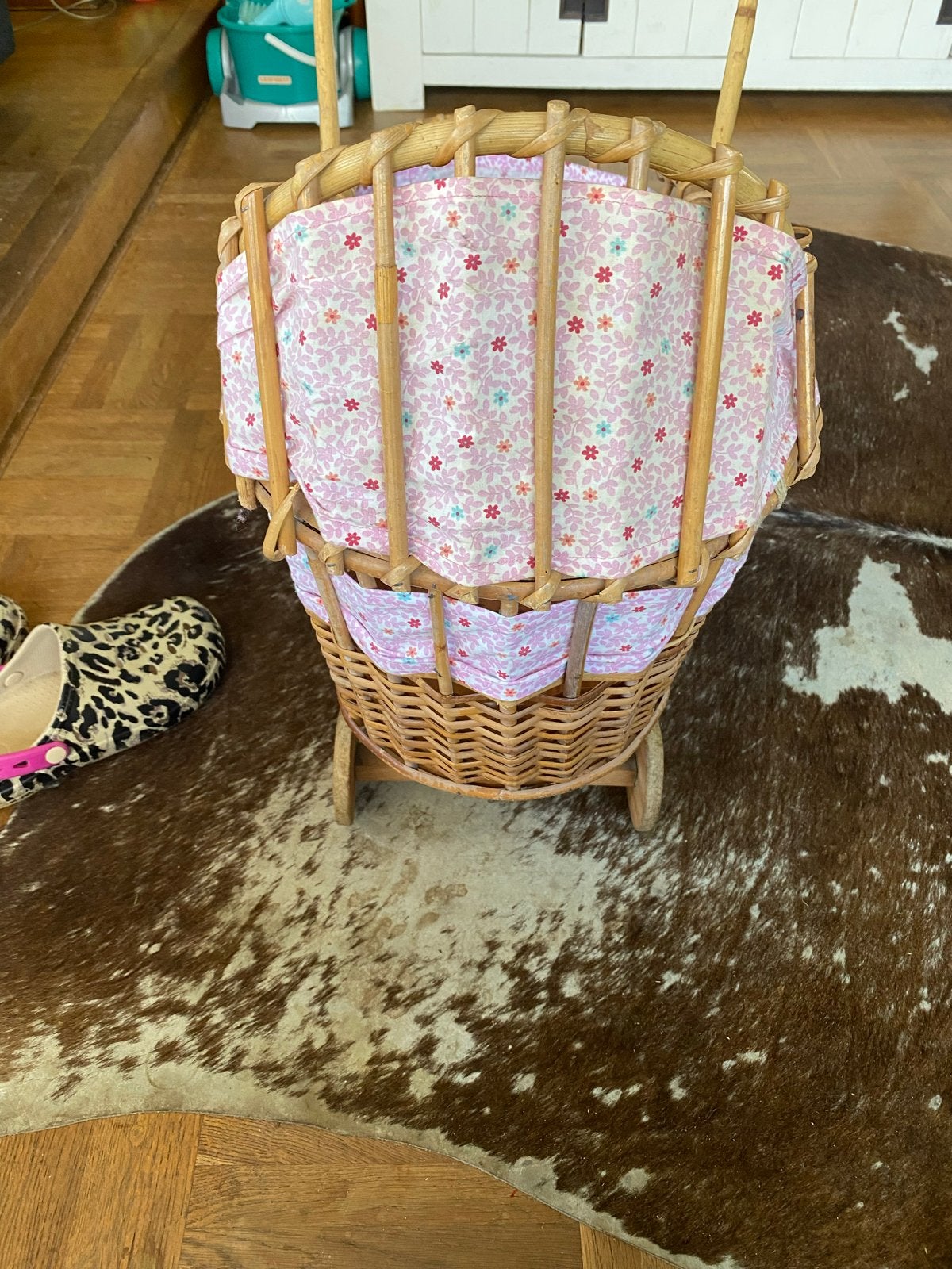 Handgemaakte rieten poppenwagen (klein mankement), Verzenden, Gebruikt, Overige typen