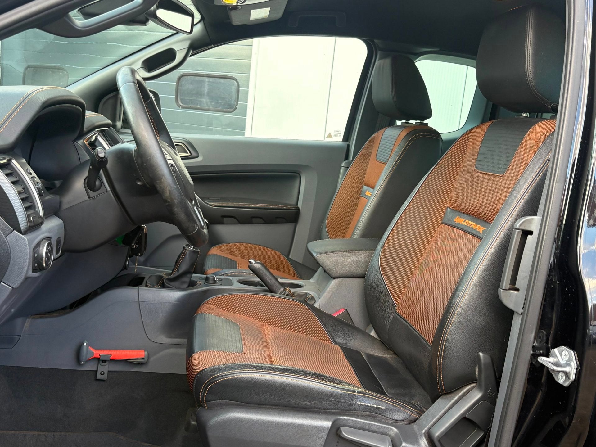 Ford Ranger 3.2TDCi 200pk Wildtrak Supercab 4x4 Clima Camera, Gebruikt, Leder en Stof, Zwart, Origineel Nederlands