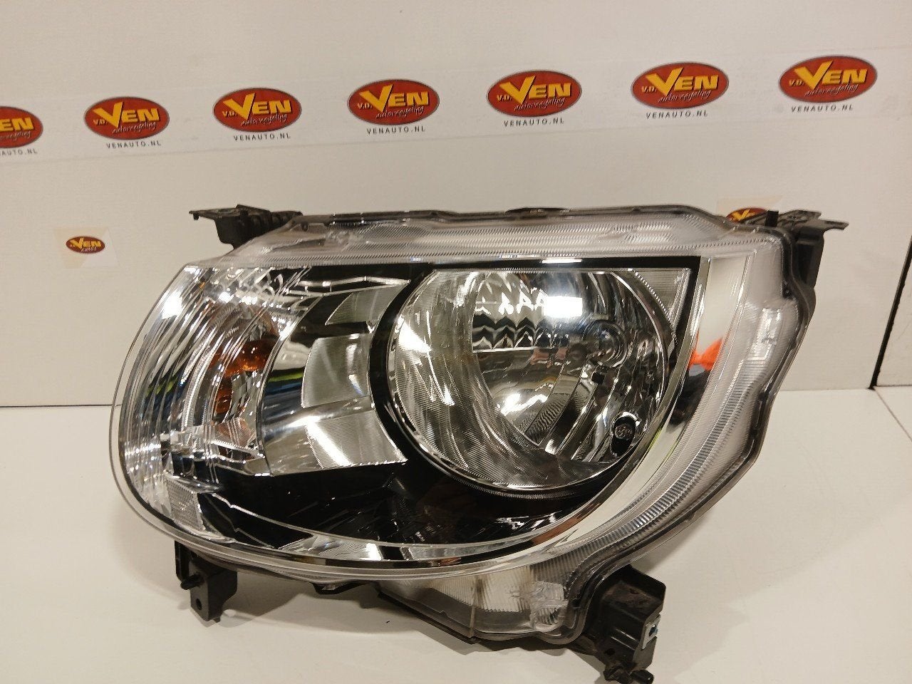 Koplamp links Suzuki Ignis, Auto-onderdelen, Verlichting, Onderdelen@venauto.nl, Van der Ven Autorecycling B.V., Gebruikt, Ettenseweg 76, 4706 PB Roosendaal, The Netherlands