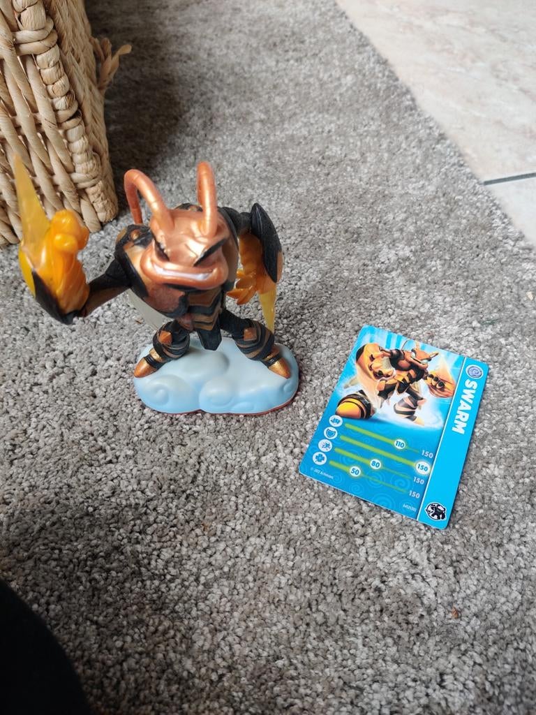 Skylanders Swarm figuur met kaart, Ophalen of Verzenden, Zo goed als nieuw