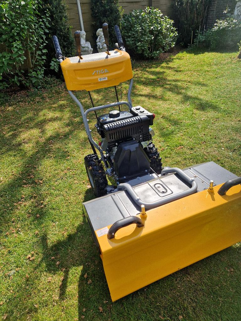 Veegmachine STIGA SWS 800 G, incl. sneeuwschuif, Ophalen, Zo goed als nieuw, Stiga