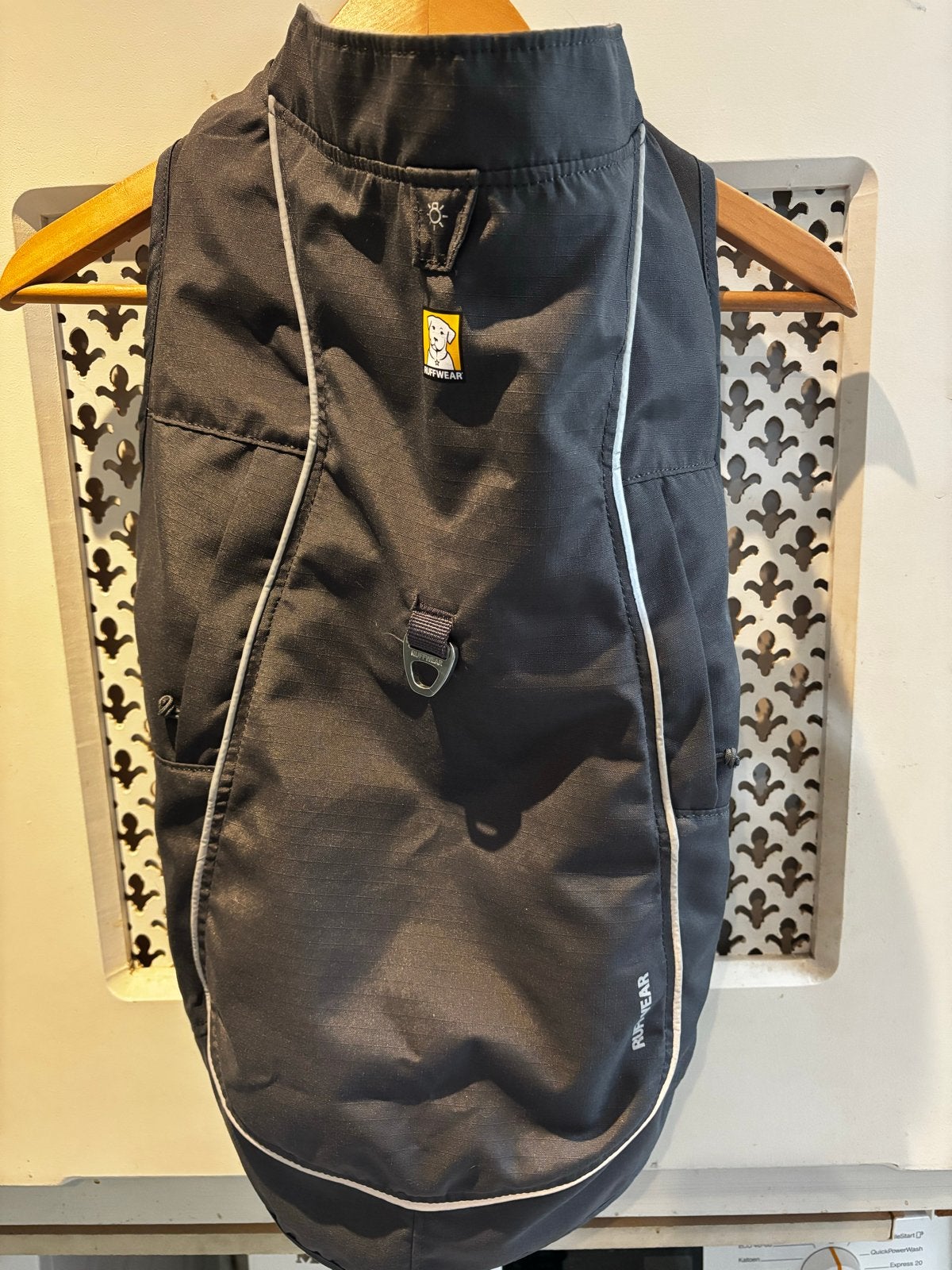 Ruffwear hondenjas zgan maat M, Dieren en Toebehoren, Ophalen of Verzenden, Zo goed als nieuw