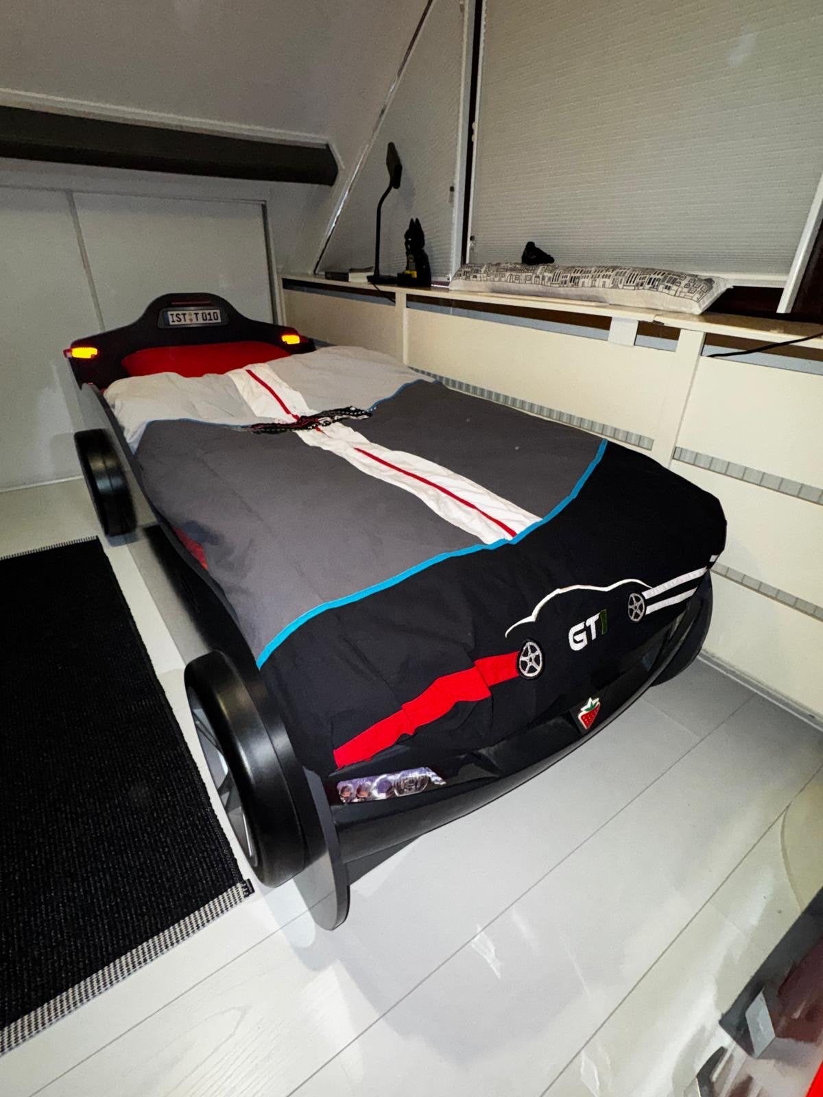 Foto 9 van Cilek Race Cup autokamer compleet met bed en meubels