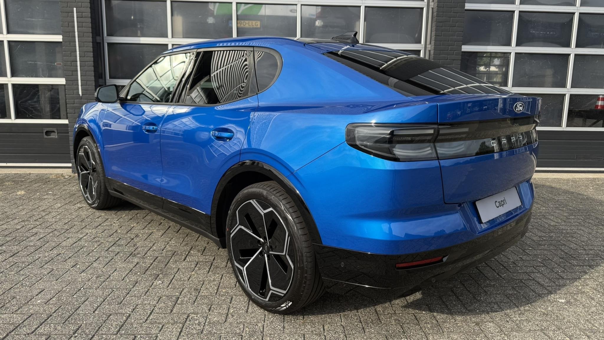 Ford Capri Premium Extended Range RWD 79 kWh | 3.500,- Ford, Automaat, Dealer onderhouden, Achterwielaandrijving, Blauw