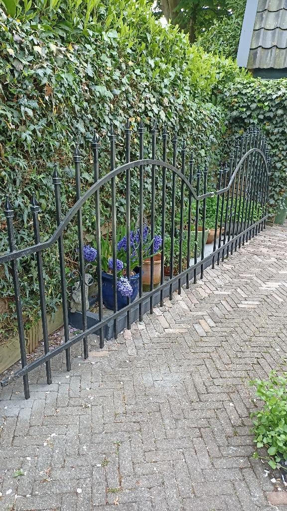 Sierhekwerk ca 4,30 m1 met palen en bevestigingsbeugels., Tuin en Terras, Tuinhekken en Hekwerk, Ophalen, Zo goed als nieuw, IJzer