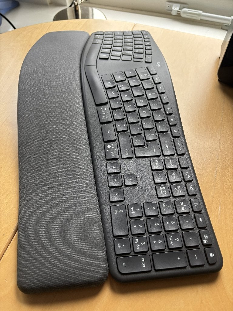 Mooi ERGONOMISCH toetsenbord Logitech K860, Computers en Software, Ophalen of Verzenden, Zo goed als nieuw, Draadloos, Qwerty