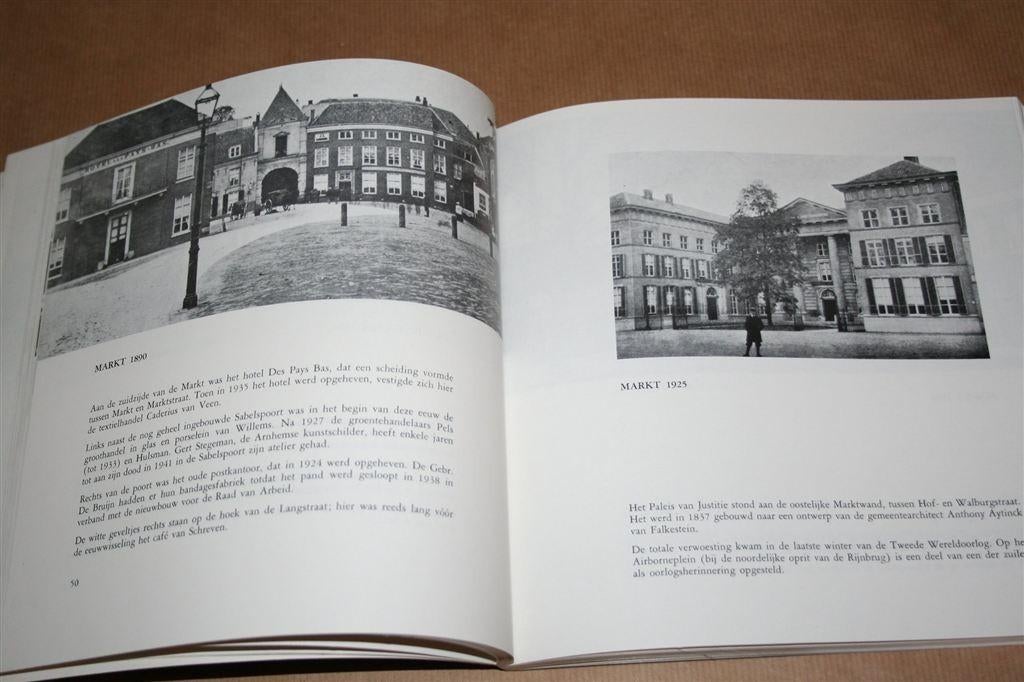 Sjouwen door Oud Arnhem., Boeken, Ophalen of Verzenden, Gelezen