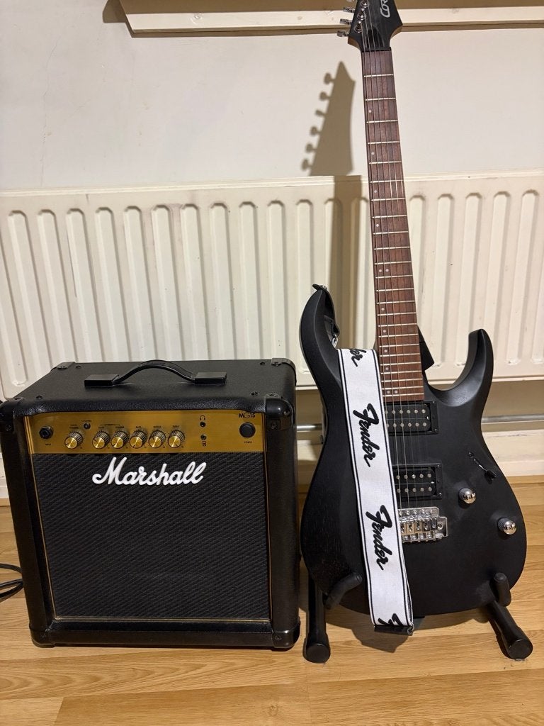 Cort elektrische gitaar + Marshall MG15 versterker, Gebruikt, Met versterker, Solid body, Ophalen
