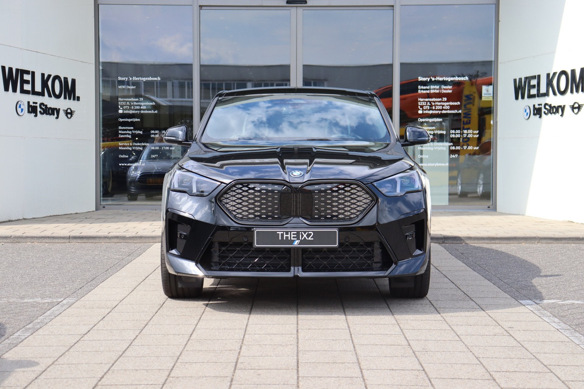 BMW iX2 eDrive20 M Sport / Panoramadak / Trekhaak / Sportsto, Auto's, BMW, Dealer onderhouden, IX2, Zwart, Leder