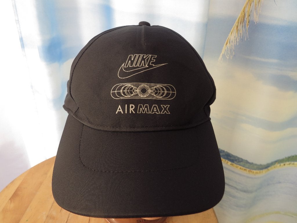 zwarte club cap pet mt M/L Nike Air Max, Kleding | Heren, Hoeden en Petten, Nike air max, Ophalen of Verzenden, Pet, 58 of 59 cm (L, 7¼ of ⅜ inch)