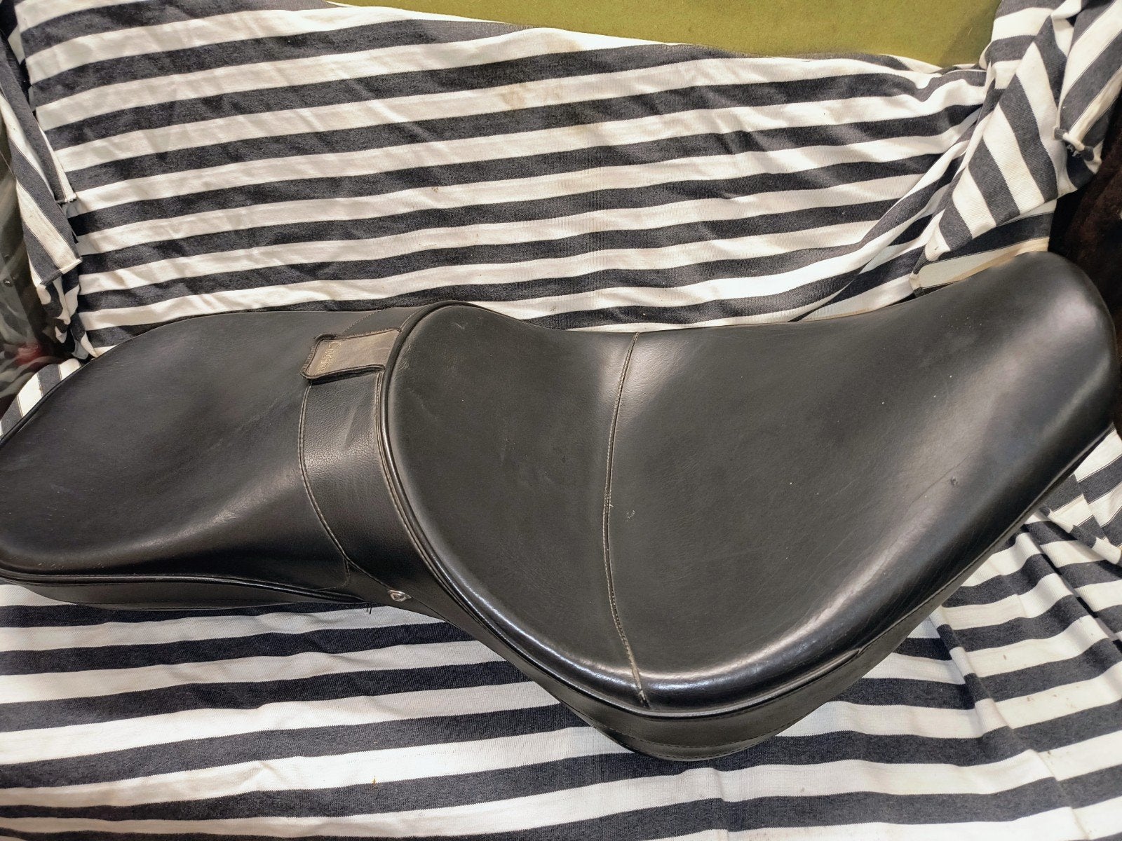 Corbin comfort duo zadel voor Harley softails, Ophalen, Gebruikt