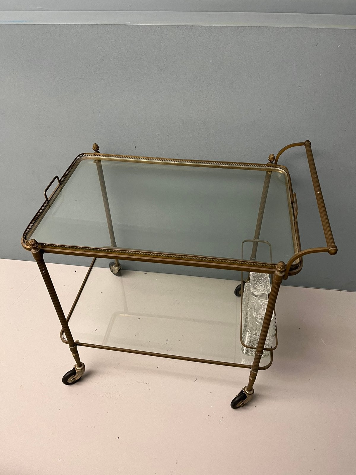 Vintage drankentrolley – Hollywood Regency – messing & glas, Huis en Inrichting, Ophalen, Gebruikt, 50 tot 100 cm, Hollywood regency