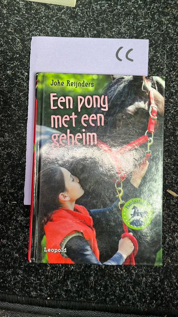 Een pony met een geheim - Joke Reijnders (Leopold), Ophalen of Verzenden, Zo goed als nieuw, Fictie