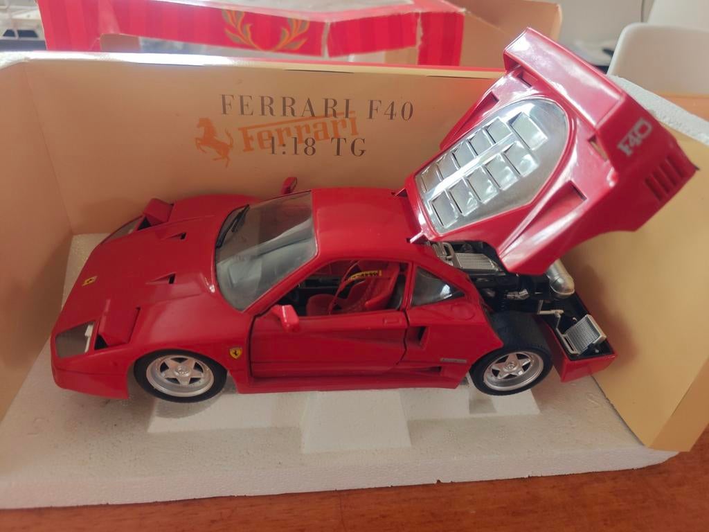 Ferrari F40 1:18 modelauto, Hobby en Vrije tijd, Modelauto's | 1:18, Ophalen of Verzenden, Zo goed als nieuw