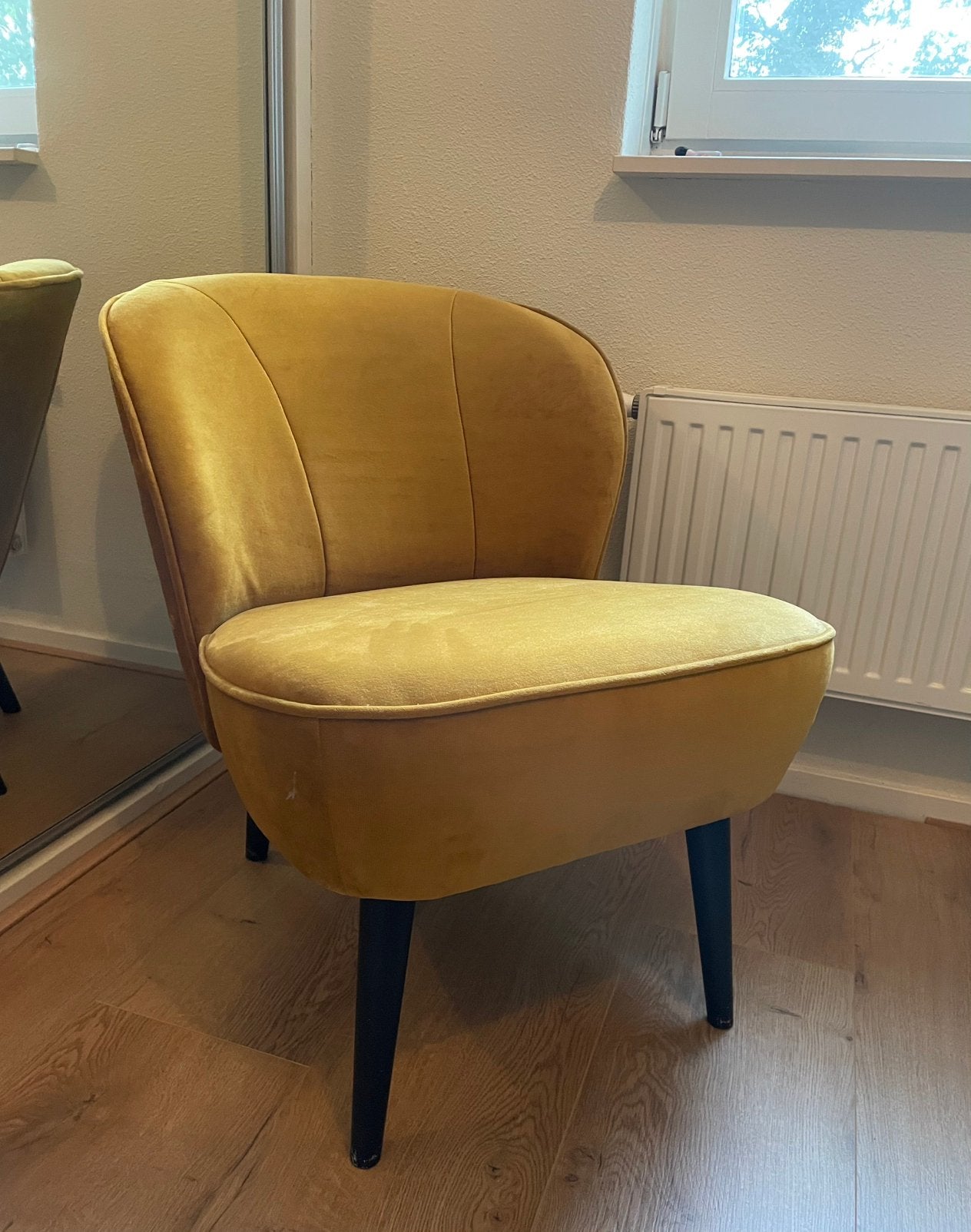 Woood Sara fauteuil okergeel velours, Ophalen, Minder dan 75 cm, Zo goed als nieuw, Stof