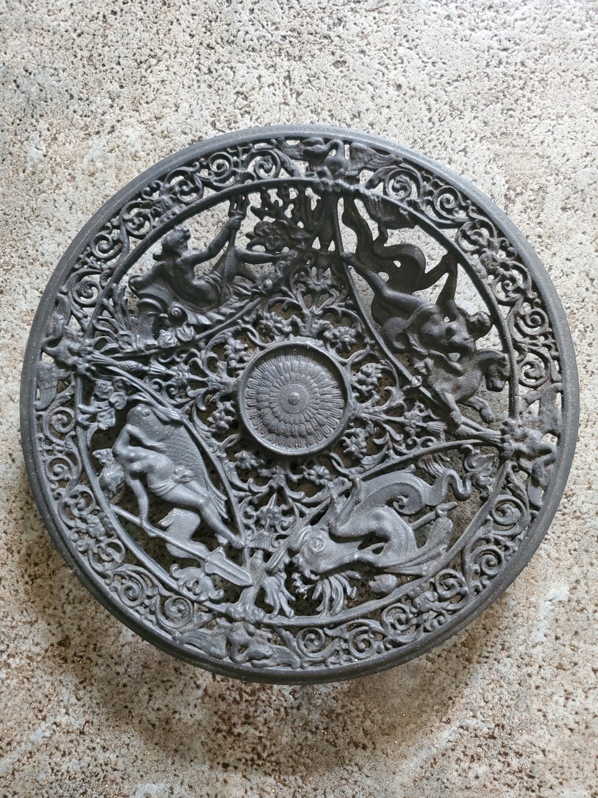 Antieke gietijzeren plaat met mythologische figuren, Ophalen of Verzenden