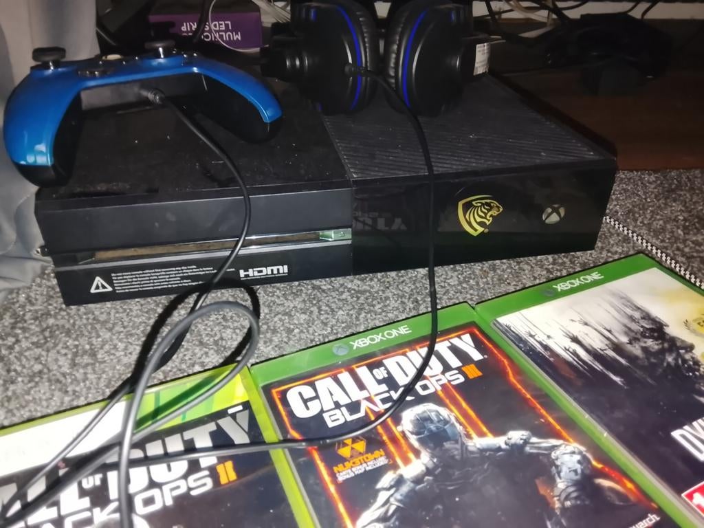 Xbox One met games en headset 2 comtrollers, Online, Gebruikt, Vanaf 18 jaar, Shooter