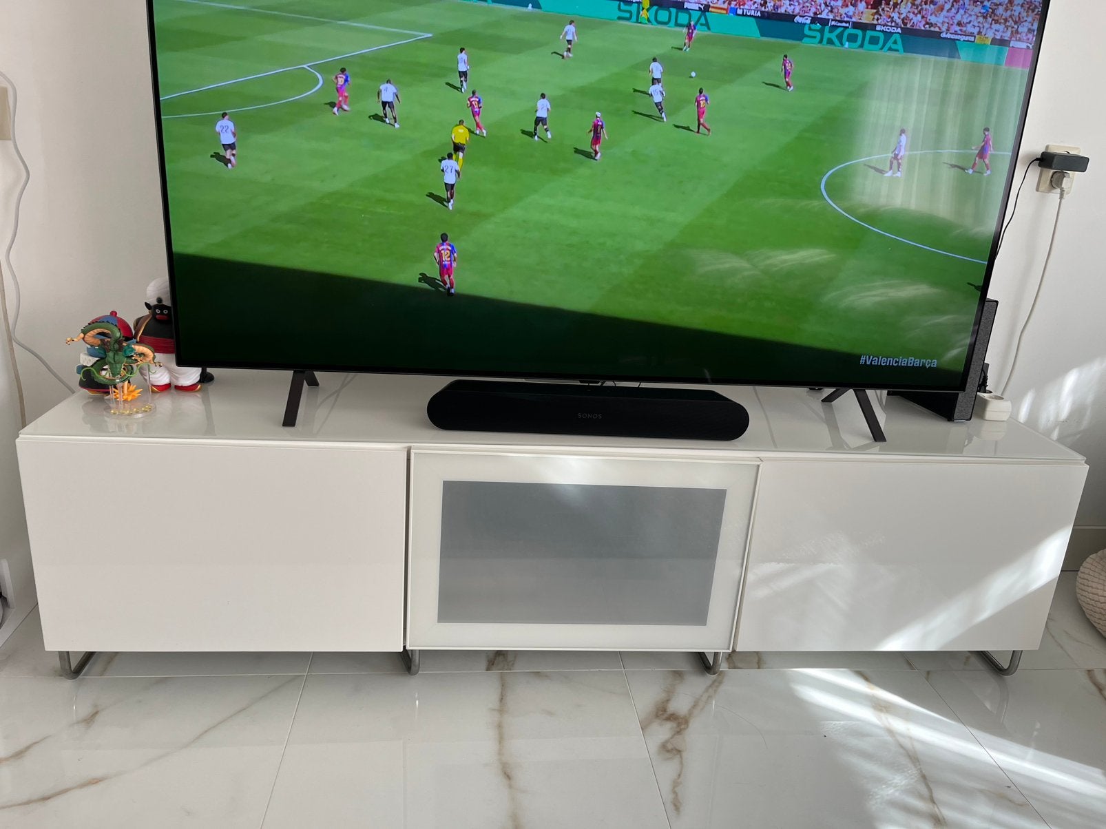 TV meubel, Ophalen, Glas, 150 tot 200 cm, Zo goed als nieuw