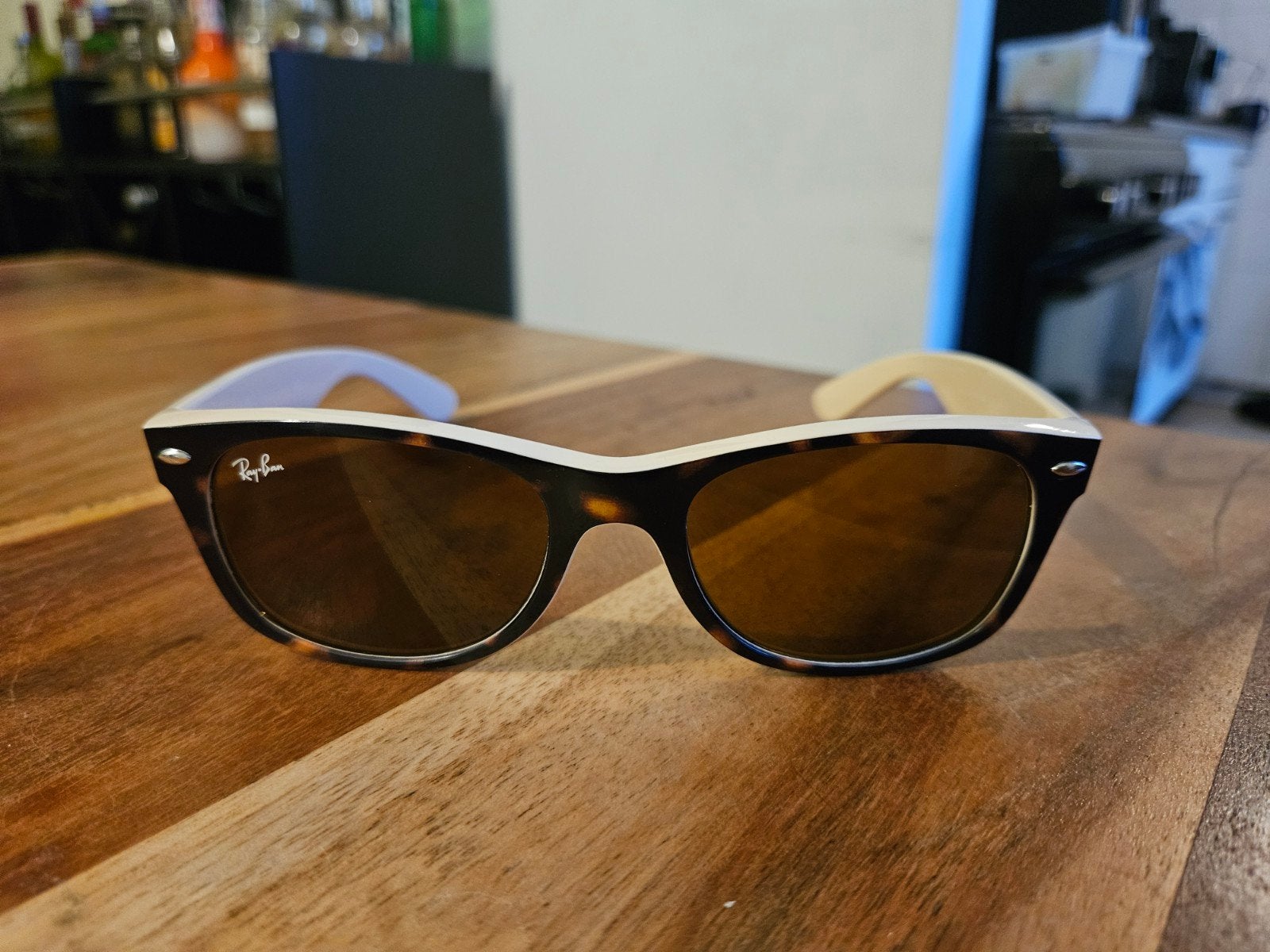 Te ruil: Ray-Ban New Wayfarer RB2132 zonnebril, Zonnebril, Beige, Ophalen of Verzenden, Zo goed als nieuw