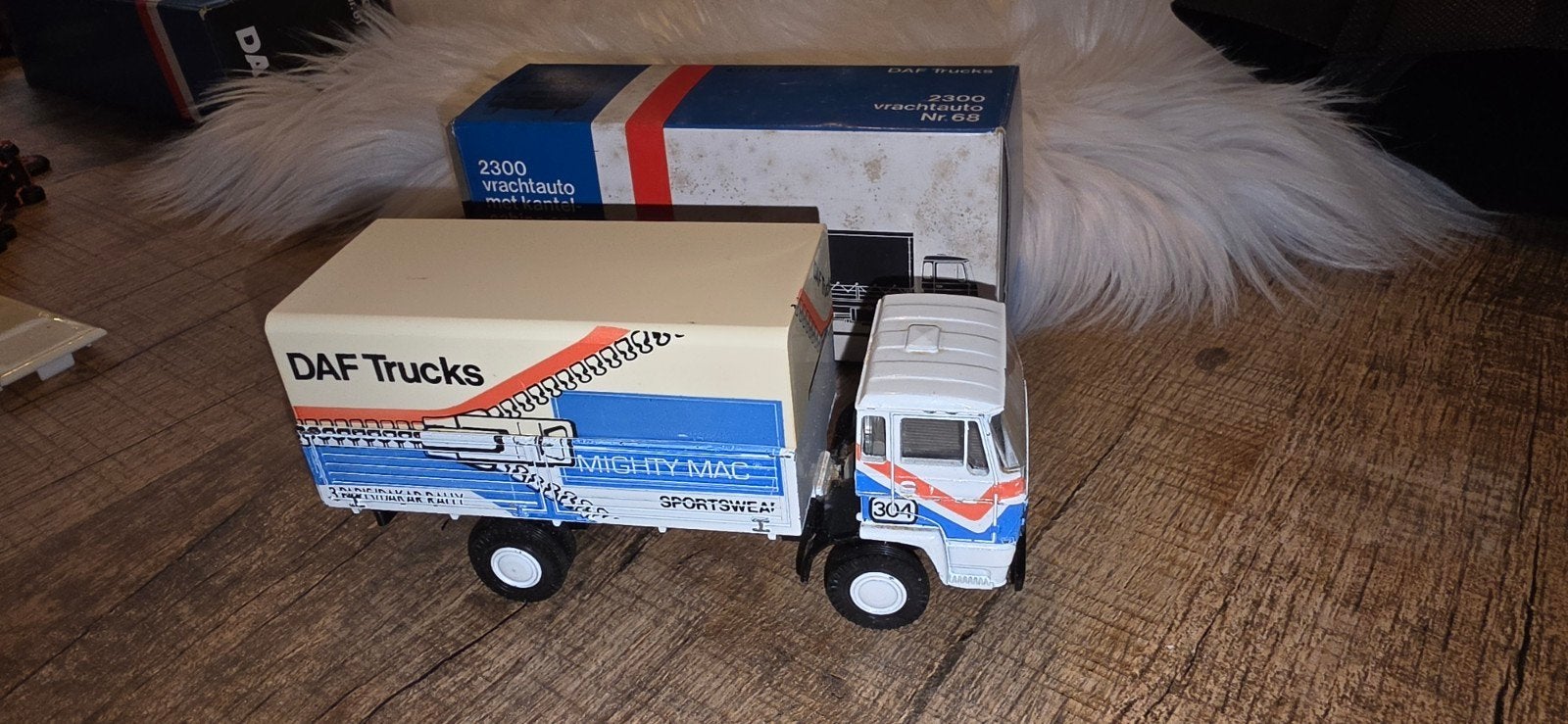 DAF Trucks 2300 vrachtauto model met kantelcabine, 1:32 tot 1:50, Zo goed als nieuw, Truck, Ophalen