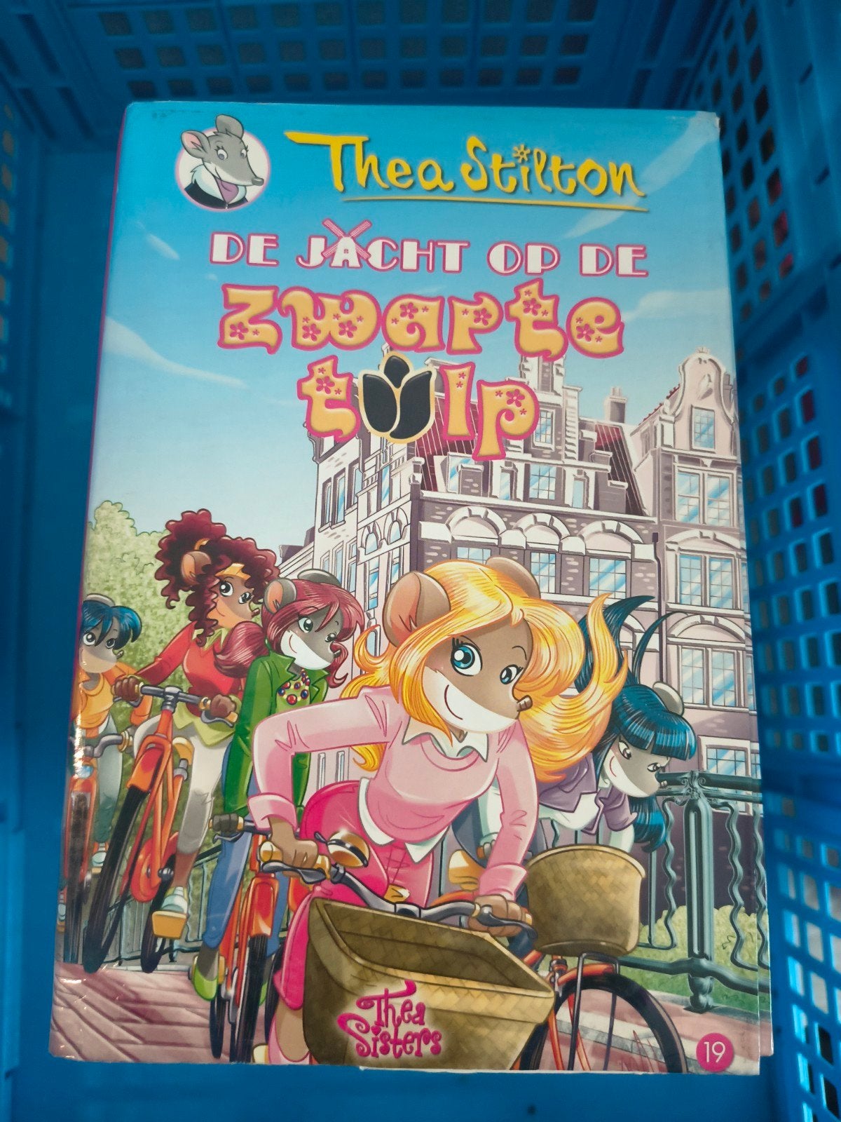 Thea Stilton - De jacht op de zwarte tulp, Boeken, Ophalen of Verzenden, Gelezen, Thea Stilton, Fictie