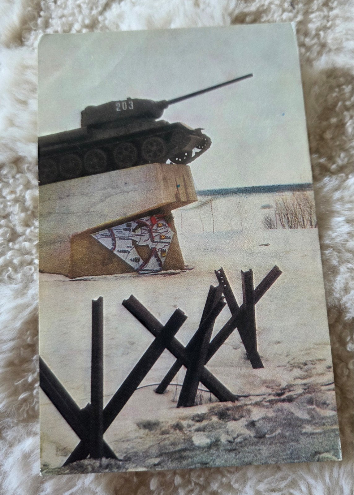 Vintage Sovjet Rusland Ansichtkaart Tank Monument Sneeuw, Verzamelen, Verzenden, 1940 tot 1960, Ongelopen, Overige thema's