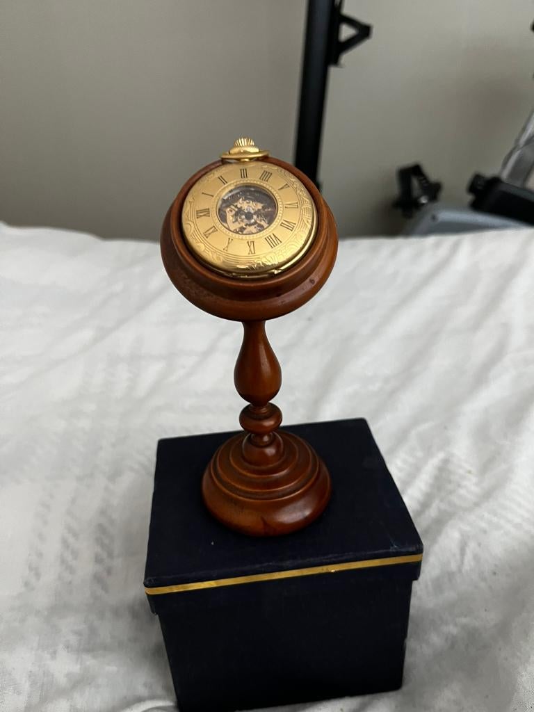 Vintage stijl zakhorloge Palerma op houten standaard, Ophalen