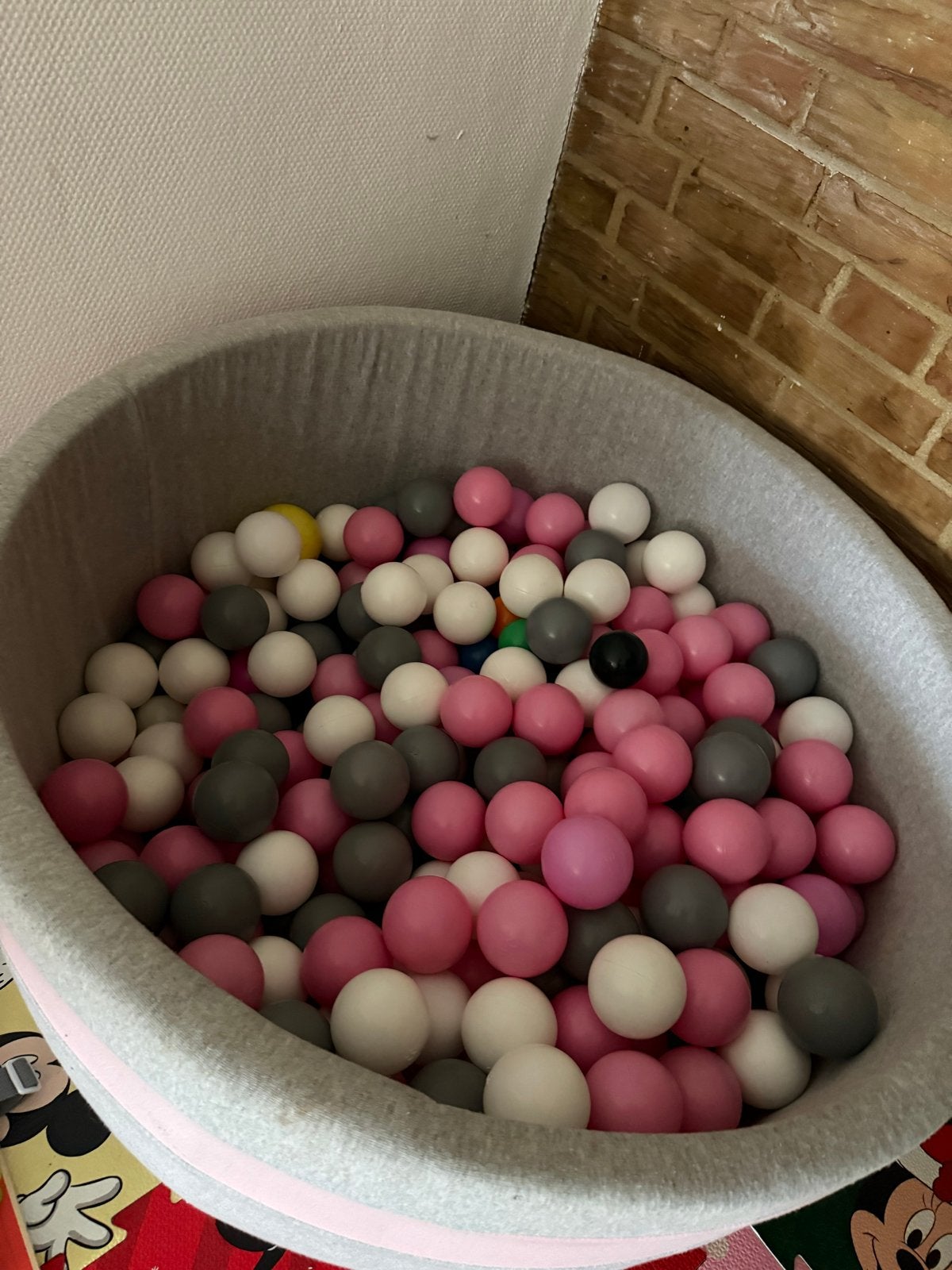 Ballenbak met ballen - Roze, wit, grijs, Kinderen en Baby's, Speelgoed | Overig, Ophalen of Verzenden, Gebruikt, Jongen of Meisje