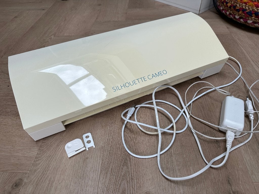 Silhouette Cameo 3 snijplotter — werkt prima, Hobby en Vrije tijd, Scrapbooking, Ophalen, Gebruikt, Slicemachine of Snijmachine