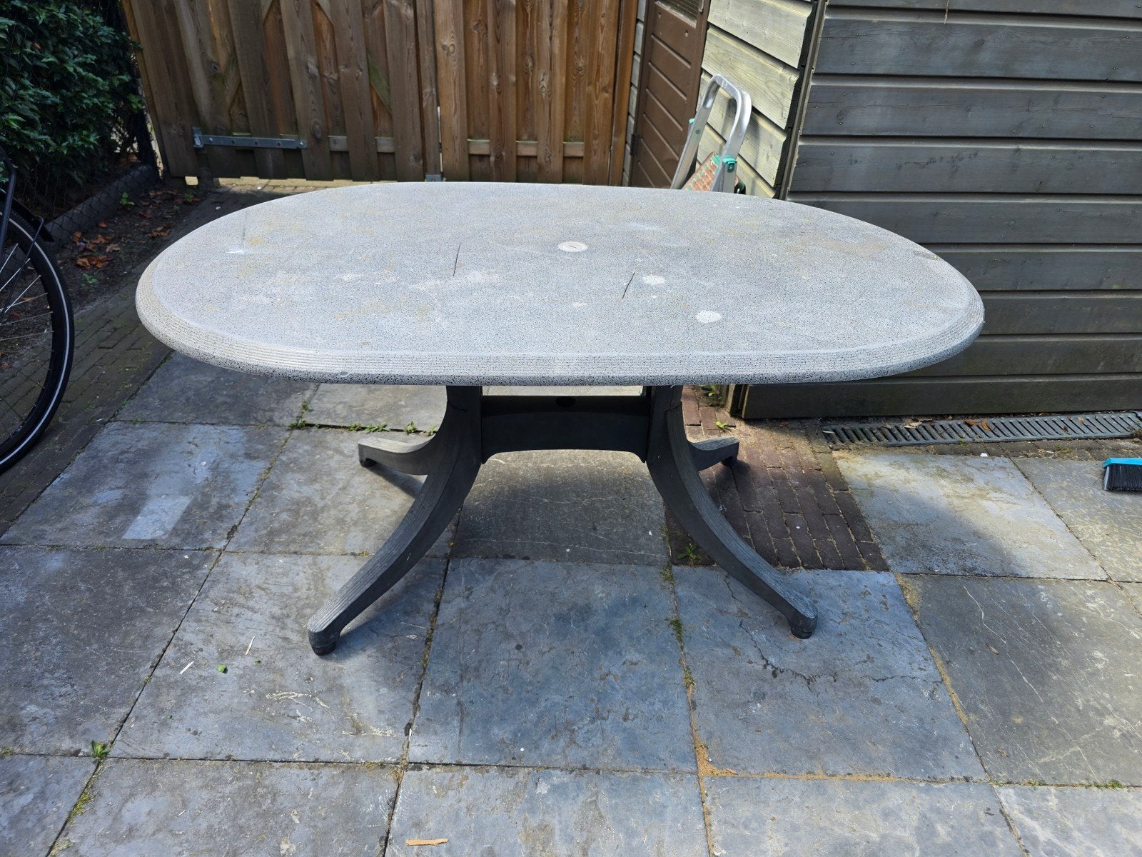 Gratis tuintafel (ideaal voor verbouwen), Ophalen, Gebruikt, Ovaal, Kunststof