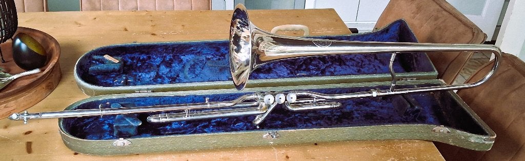 Mooie verzilverde ventiel trombone met koffer, Ophalen of Verzenden, Gebruikt, Overige typen, Met koffer