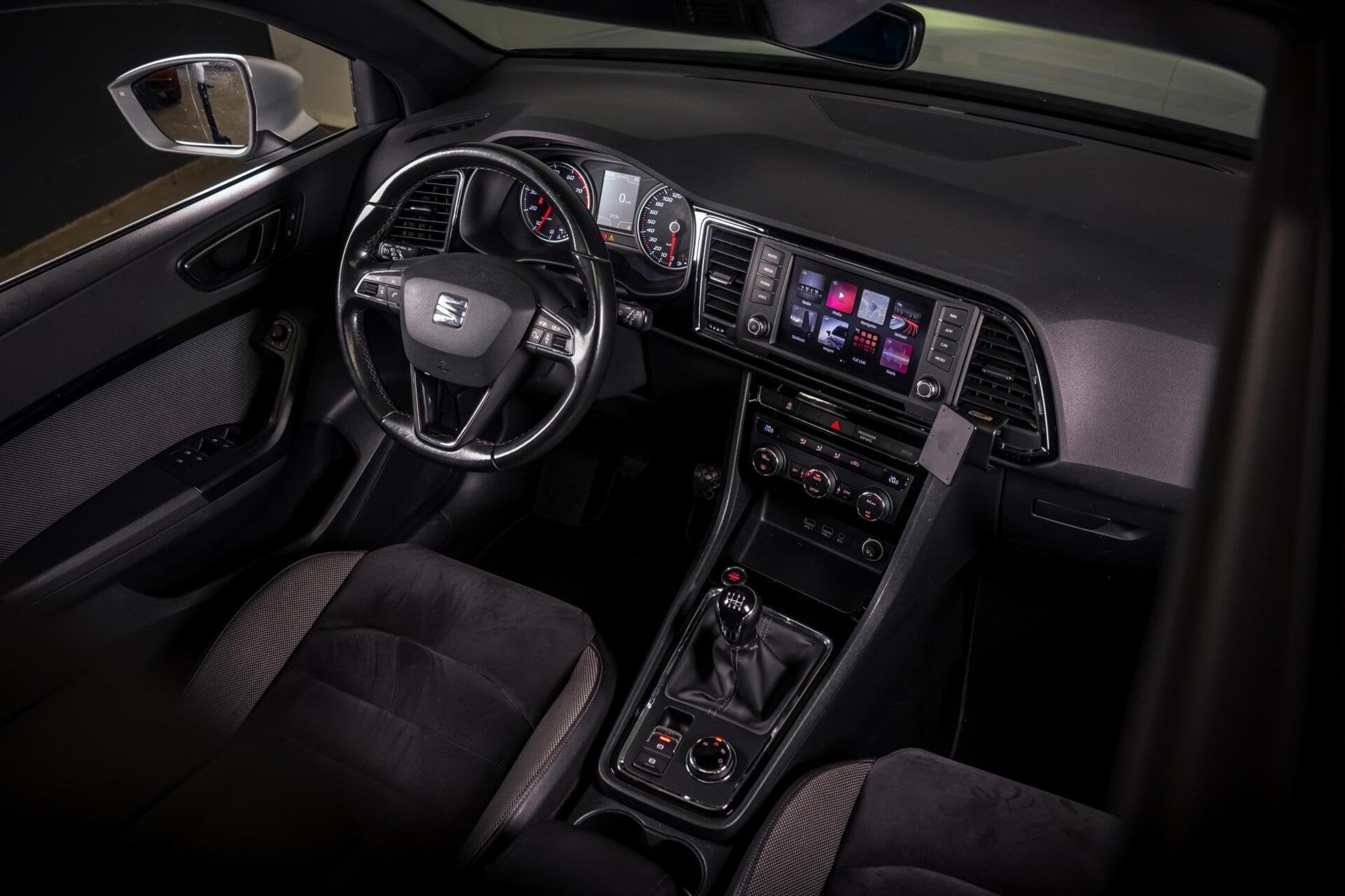 Seat Ateca 1.4 EcoTSI Xcellence|Pano|Keyless|Trekhaak|Camera, Auto's, Voorwielaandrijving, Euro 6, 4 cilinders, 150 pk
