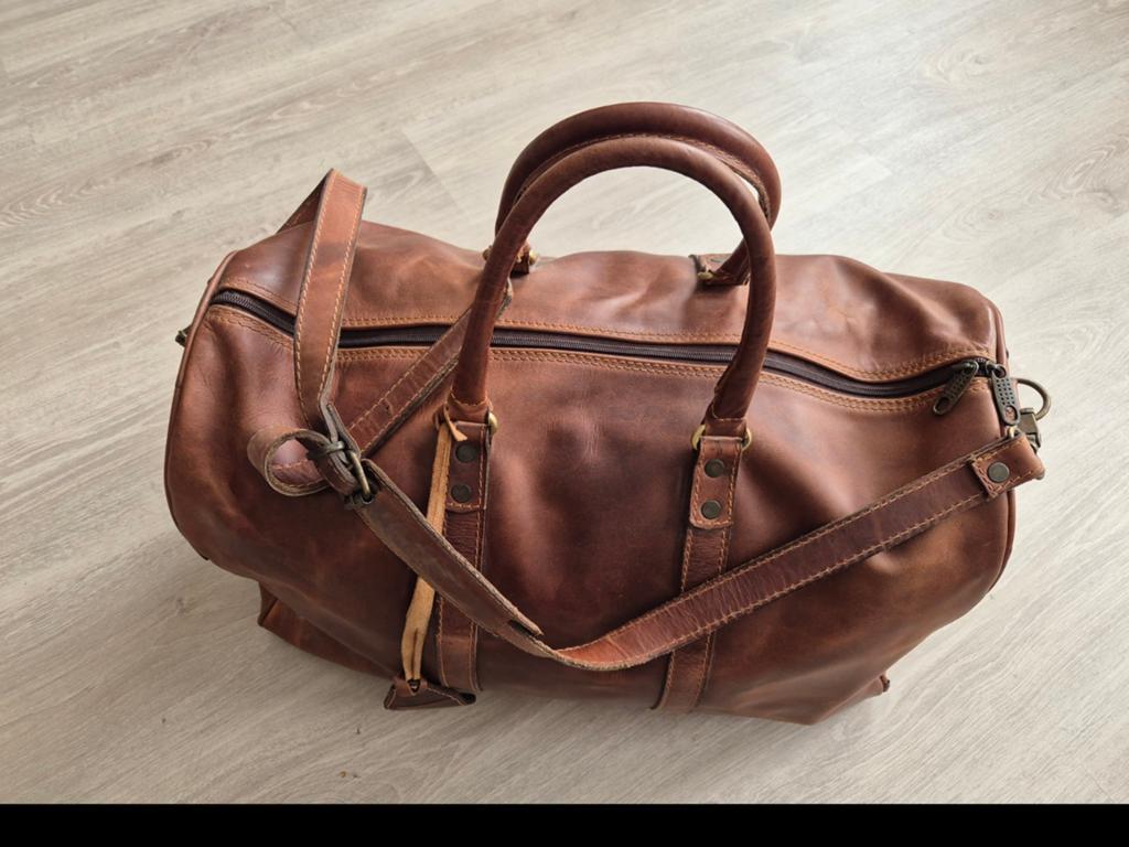 Grote handgemaakte echt lederen weekendtas., Sieraden, Tassen en Uiterlijk, Tassen | Reistassen en Weekendtassen, 20 tot 30 cm