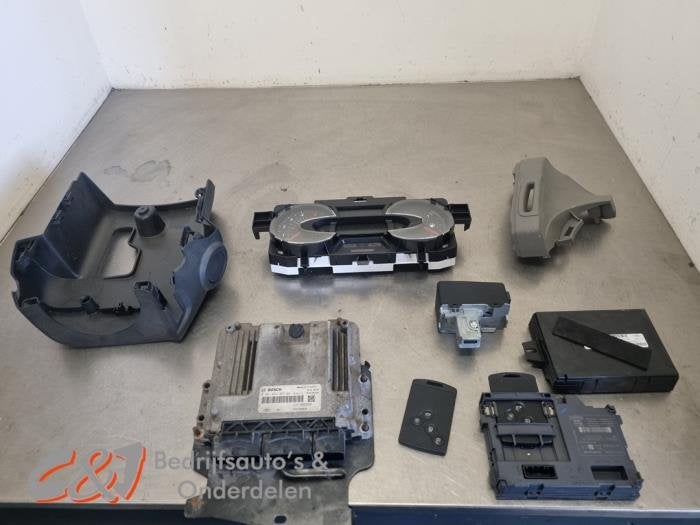 Kontaktslot + computer van een Renault Trafic, Gebruikt, -, Renault, -