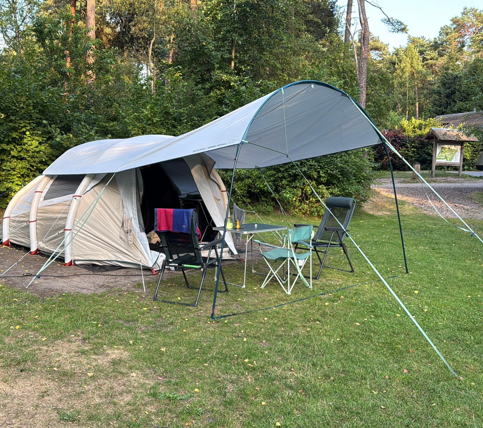 QUECHUA Opblaasbare tent 4 personen met luifel, Ophalen, Zo goed als nieuw, Tot en met 4