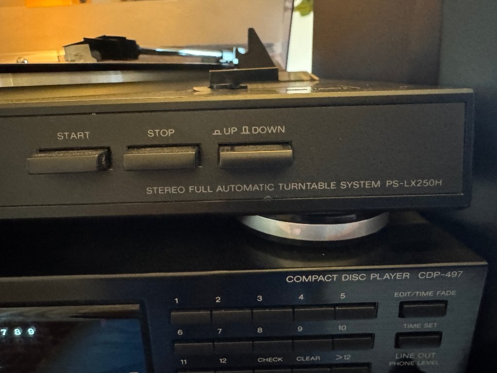 Foto 9 van Sony Stereo Set Draaitafel Tuner Versterker CD Boxen ‘90