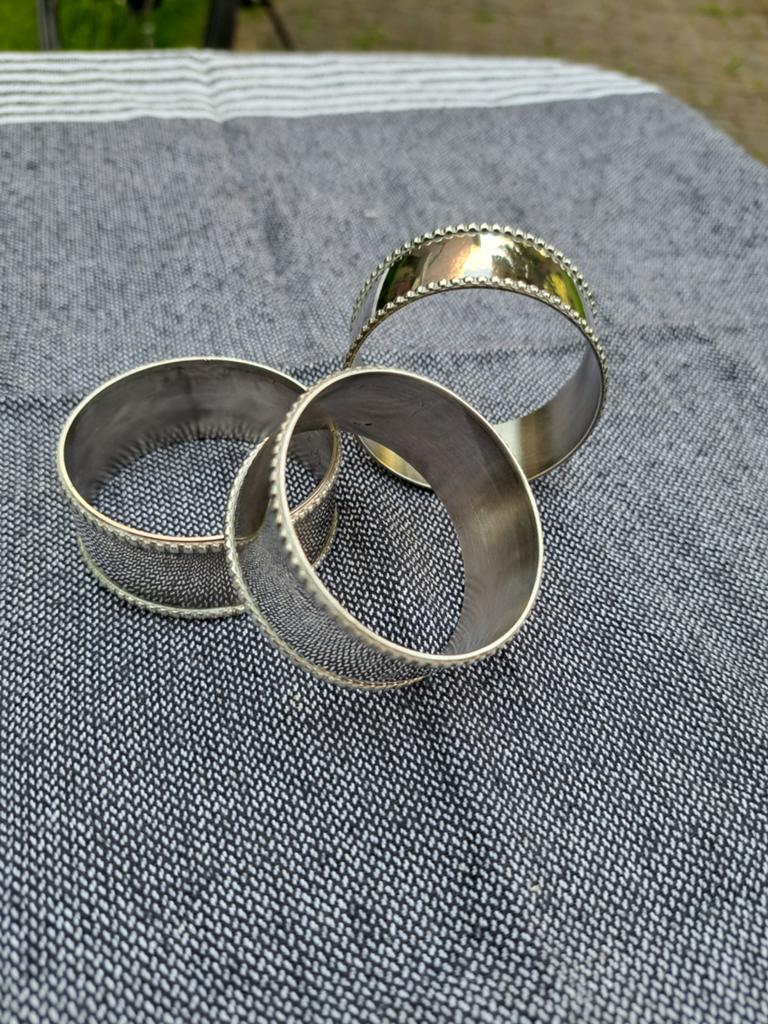 Vintage verzilverde, fijn en elegant afgewerkte servetringen, Ophalen of Verzenden