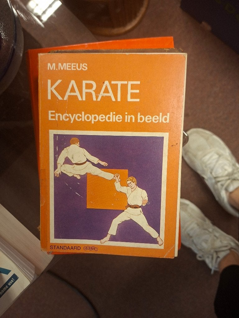 Boek: karate encyclopedie in beeld, Boeken, Ophalen of Verzenden, Gelezen, Overige onderwerpen, M. Meeus