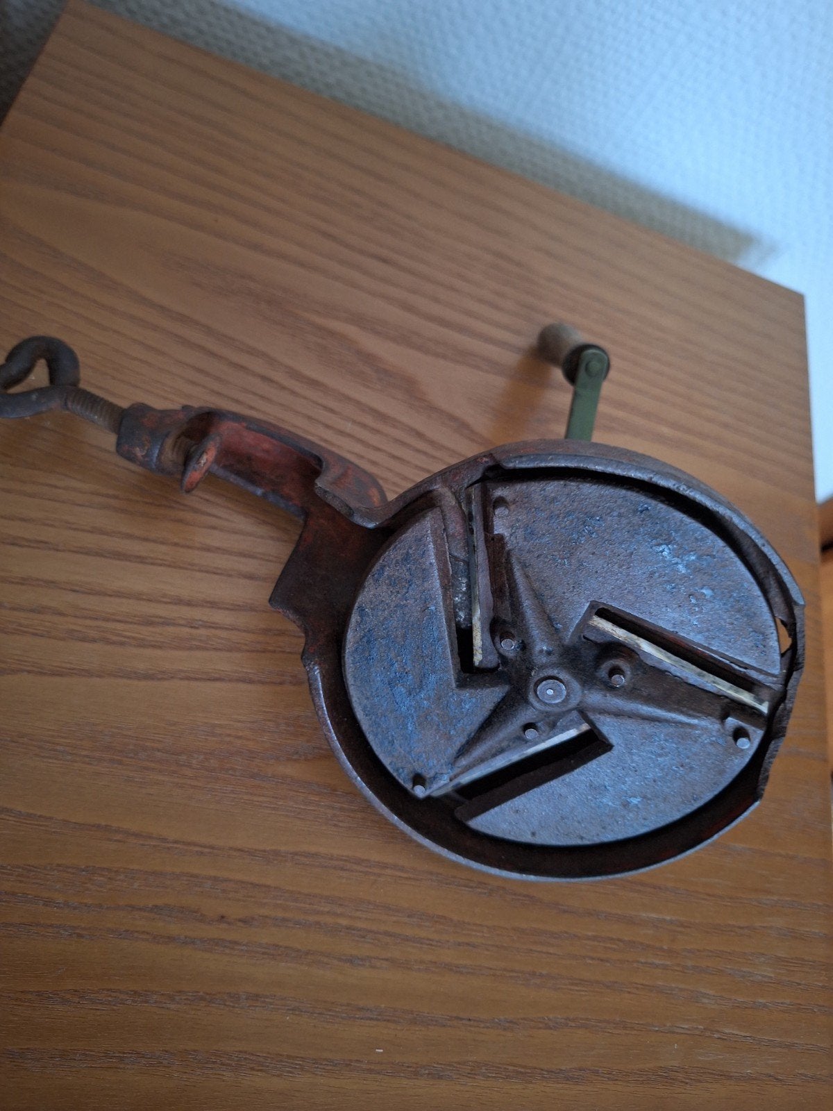 Vintage bonensnijder, Ophalen