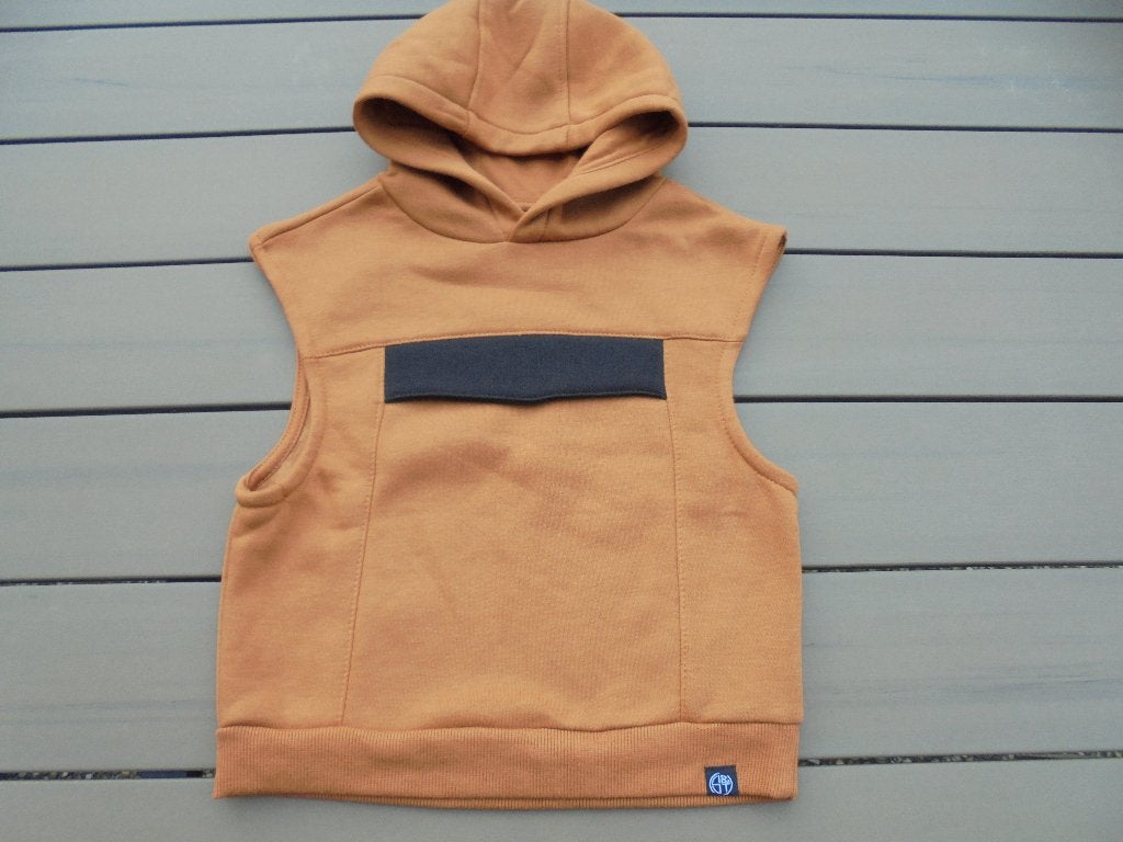 Bruine mouwloze trui/spencer, Kinderen en Baby's, Trui of Vest, Ophalen of Verzenden, Zo goed als nieuw, Jongen