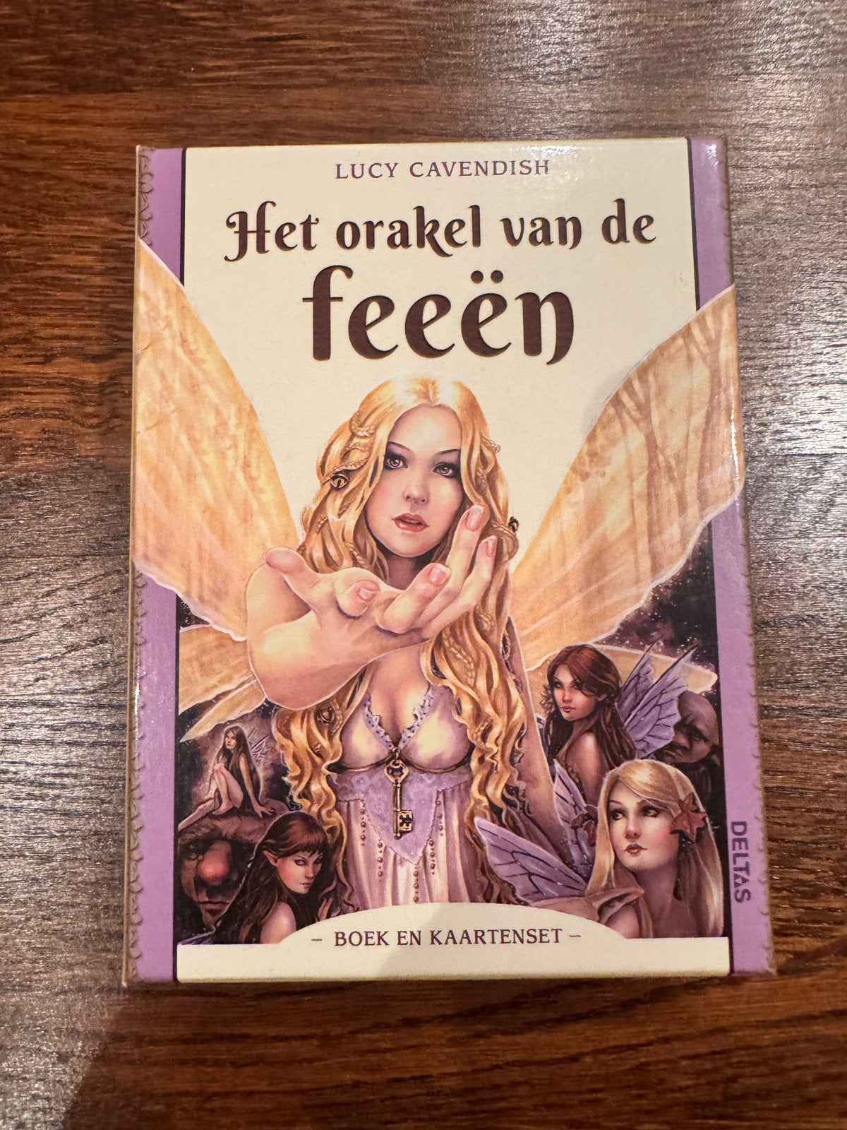 Het Orakel van de Feeën - Boek en Kaartenset, Boeken, Ophalen of Verzenden, Zo goed als nieuw, Spiritualiteit algemeen, Overige typen