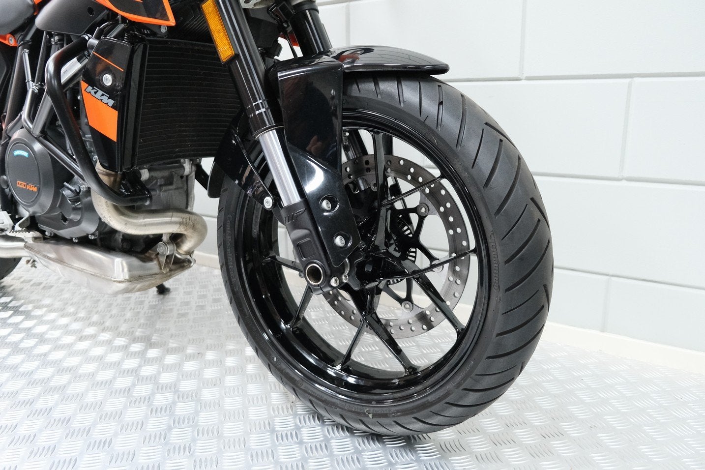 KTM 690 DUKE (bj 2017), E 3
A-5230  MATTIGHOFEN, AT, Bedrijf, Super Sport, KTM Sportmotorcycle Ned B.V.