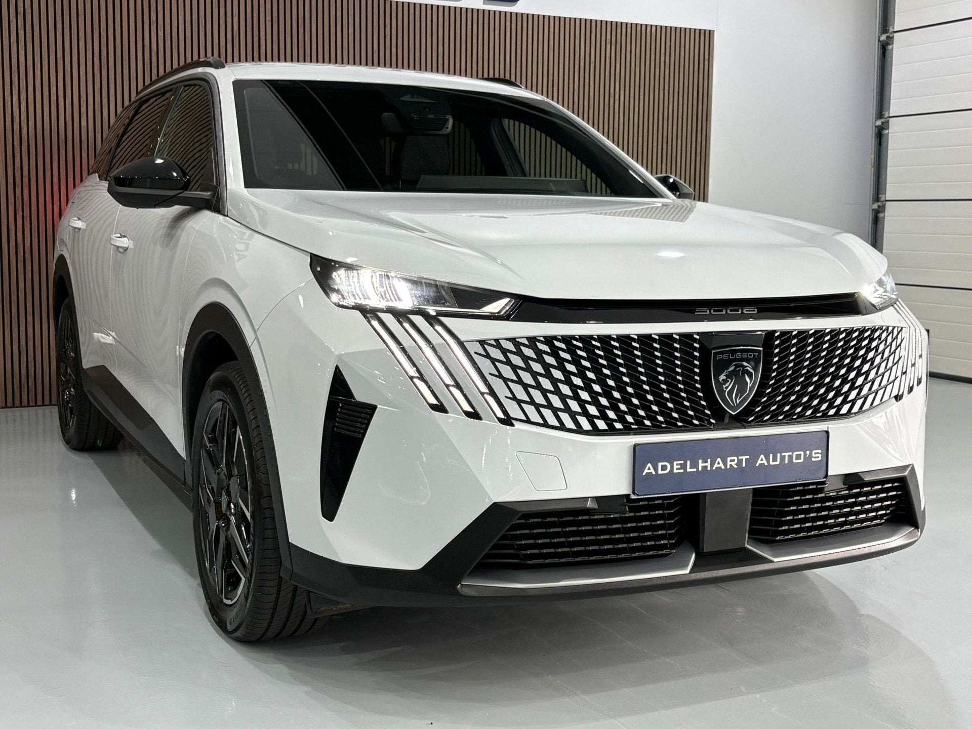 Peugeot 5008 1.2 Hybrid 145 Allure 7 Pers. 5 X Voorraad Auto, 145 pk, Gebruikt, Zwart, 1199 cc